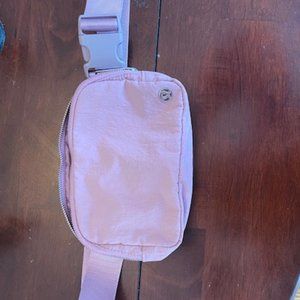 Lululemon Everywhere Belt Bag in Pink Taupe